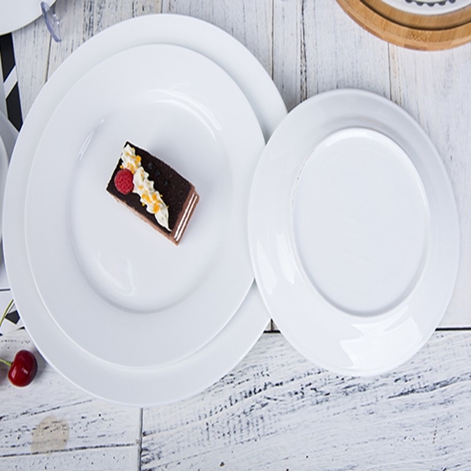 White Royal Ware Round Melamine Plate Set Used In Restaurant 2